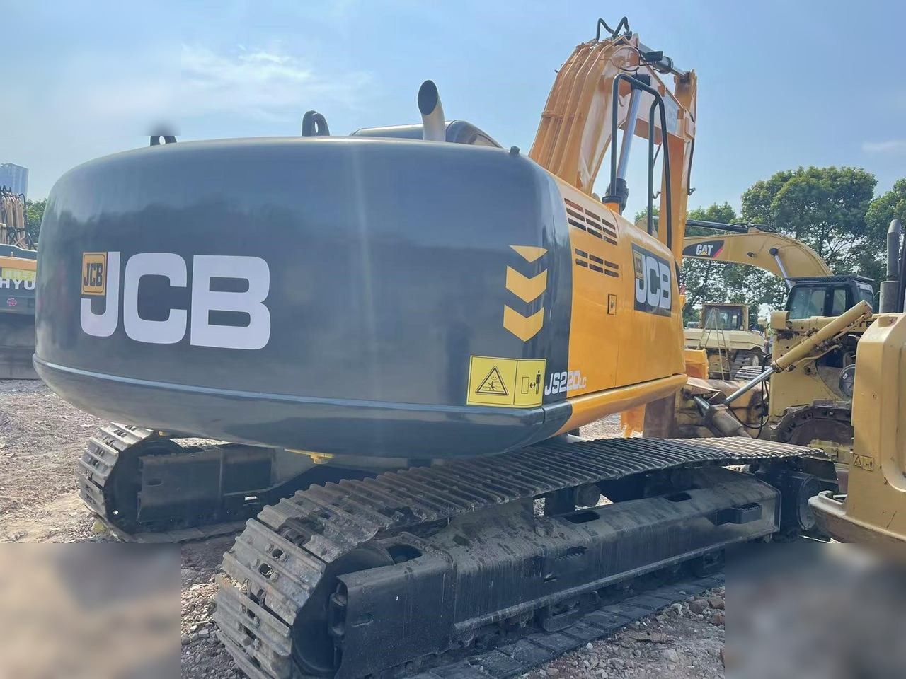 JCB JS220 LC - Lánctalpas kotró: 2 kép. JCB JS220 LC - Lánctalpas kotró: 2 kép.