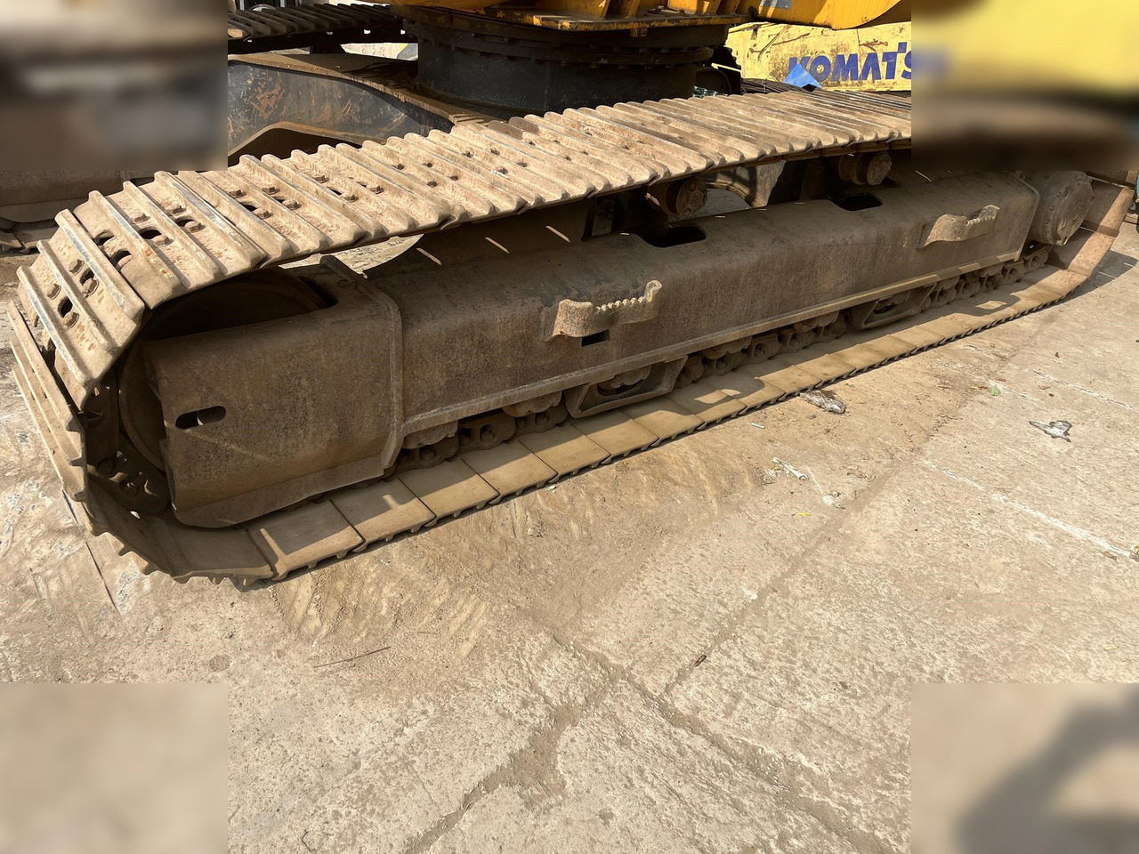 Lánctalpas kotró JCB JS220 LC: 6 kép.