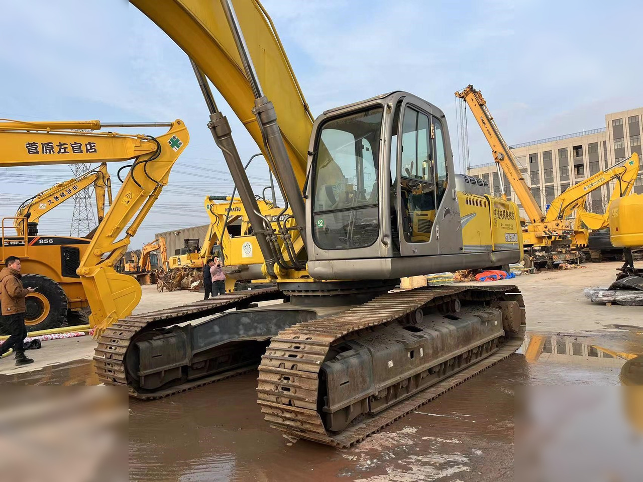 KOBELCO SK350 LC-8 - Lánctalpas kotró: 4 kép. KOBELCO SK350 LC-8 - Lánctalpas kotró: 4 kép.