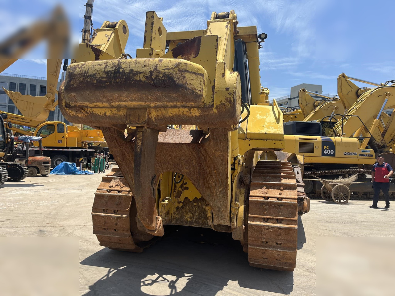KOMATSU D155A-5 - Buldózer: 3 kép. KOMATSU D155A-5 - Buldózer: 3 kép.