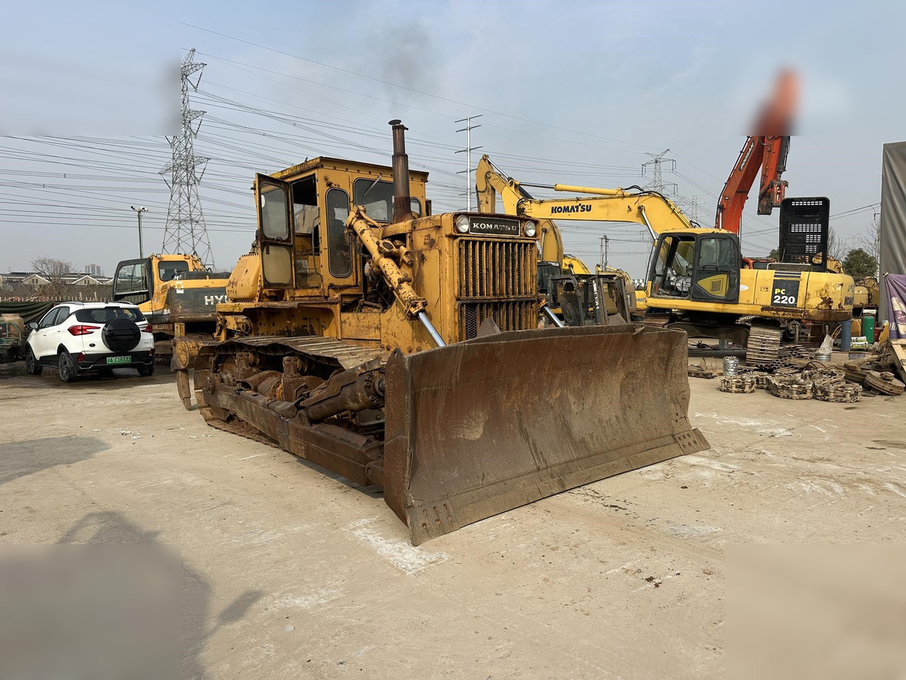 KOMATSU D85-18 - Buldózer: 2 kép. KOMATSU D85-18 - Buldózer: 2 kép.