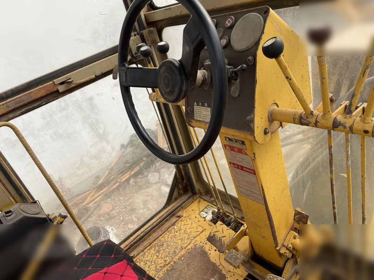 KOMATSU GD511A - Gréder: 5 kép. KOMATSU GD511A - Gréder: 5 kép.