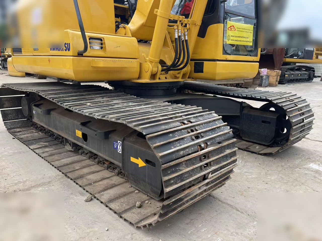 KOMATSU PC130-7 - Lánctalpas kotró: 4 kép. KOMATSU PC130-7 - Lánctalpas kotró: 4 kép.