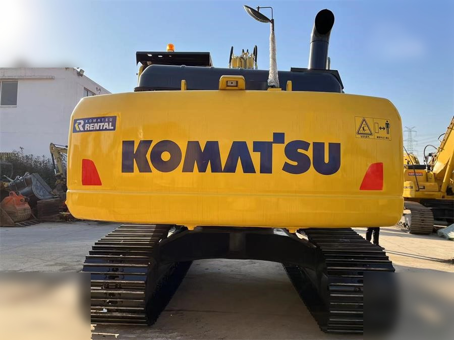 KOMATSU PC200-8 - Lánctalpas kotró: 4 kép. KOMATSU PC200-8 - Lánctalpas kotró: 4 kép.