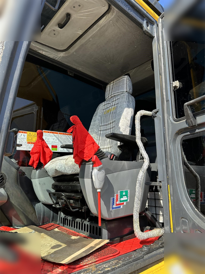 Lánctalpas kotró KOMATSU PC200-8: 6 kép.