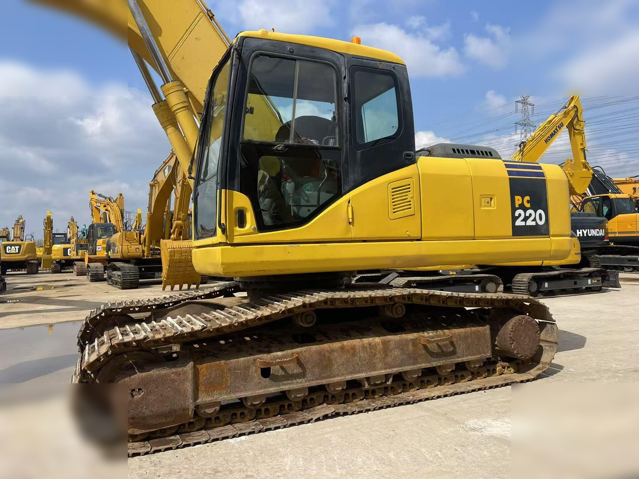 KOMATSU PC220-7 - Lánctalpas kotró: 5 kép. KOMATSU PC220-7 - Lánctalpas kotró: 5 kép.