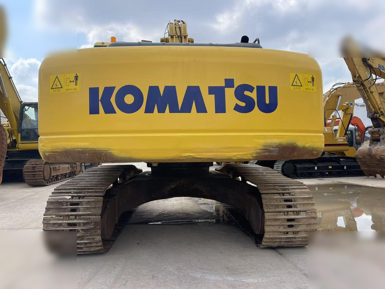 KOMATSU PC220-7 - Lánctalpas kotró: 3 kép. KOMATSU PC220-7 - Lánctalpas kotró: 3 kép.