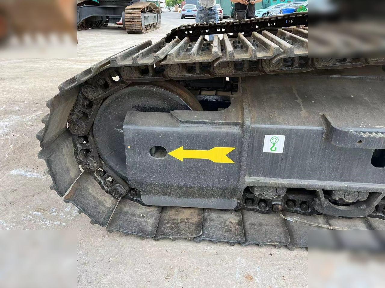 KOMATSU PC220-8 - Lánctalpas kotró: 5 kép. KOMATSU PC220-8 - Lánctalpas kotró: 5 kép.