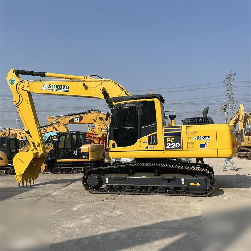 KOMATSU PC220-8 - Lánctalpas kotró: 1 kép. KOMATSU PC220-8 - Lánctalpas kotró: 1 kép.