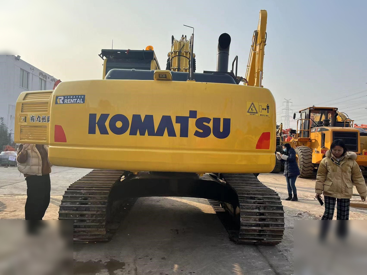 KOMATSU PC220-8M0 - Lánctalpas kotró: 4 kép. KOMATSU PC220-8M0 - Lánctalpas kotró: 4 kép.