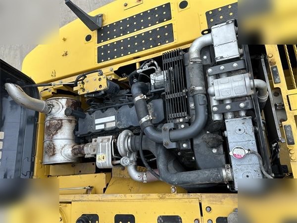 KOMATSU PC240 LC-8 - Lánctalpas kotró: 5 kép. KOMATSU PC240 LC-8 - Lánctalpas kotró: 5 kép.