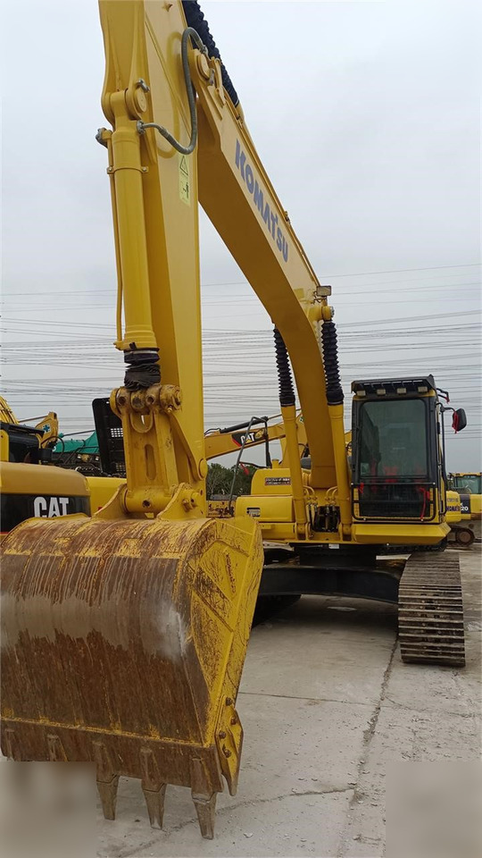 KOMATSU PC240 LC - Lánctalpas kotró: 3 kép. KOMATSU PC240 LC - Lánctalpas kotró: 3 kép.