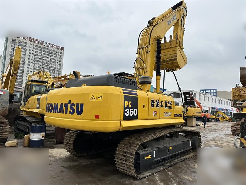 KOMATSU PC350-7 - Lánctalpas kotró: 4 kép. KOMATSU PC350-7 - Lánctalpas kotró: 4 kép.