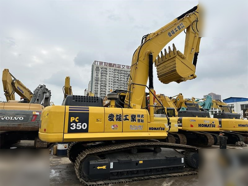 KOMATSU PC350-7 - Lánctalpas kotró: 1 kép. KOMATSU PC350-7 - Lánctalpas kotró: 1 kép.