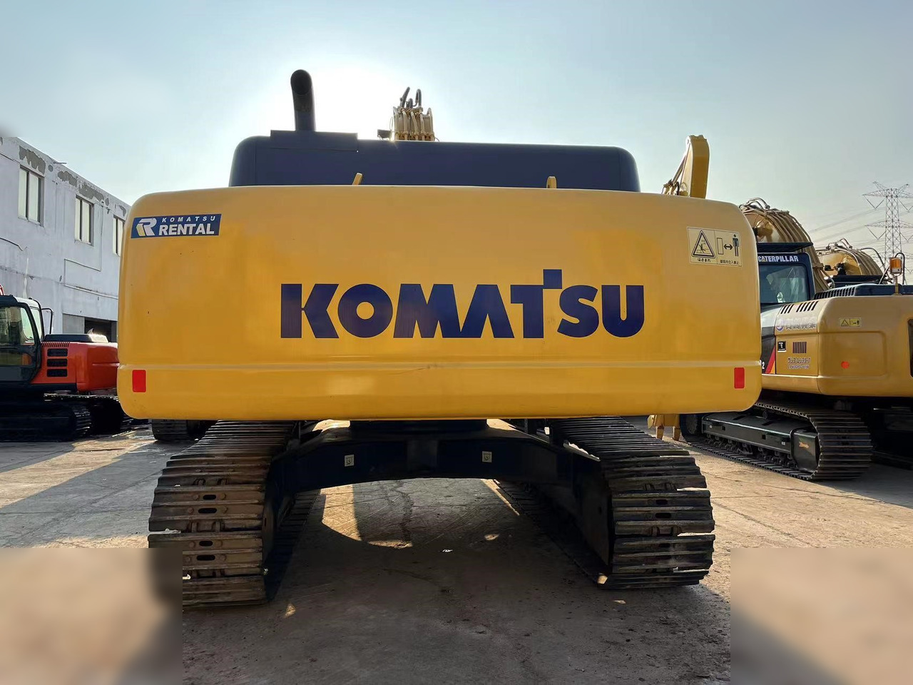 KOMATSU PC350-7 - Lánctalpas kotró: 3 kép. KOMATSU PC350-7 - Lánctalpas kotró: 3 kép.