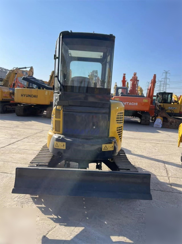KOMATSU PC35MR-2 - Minikotró: 5 kép. KOMATSU PC35MR-2 - Minikotró: 5 kép.