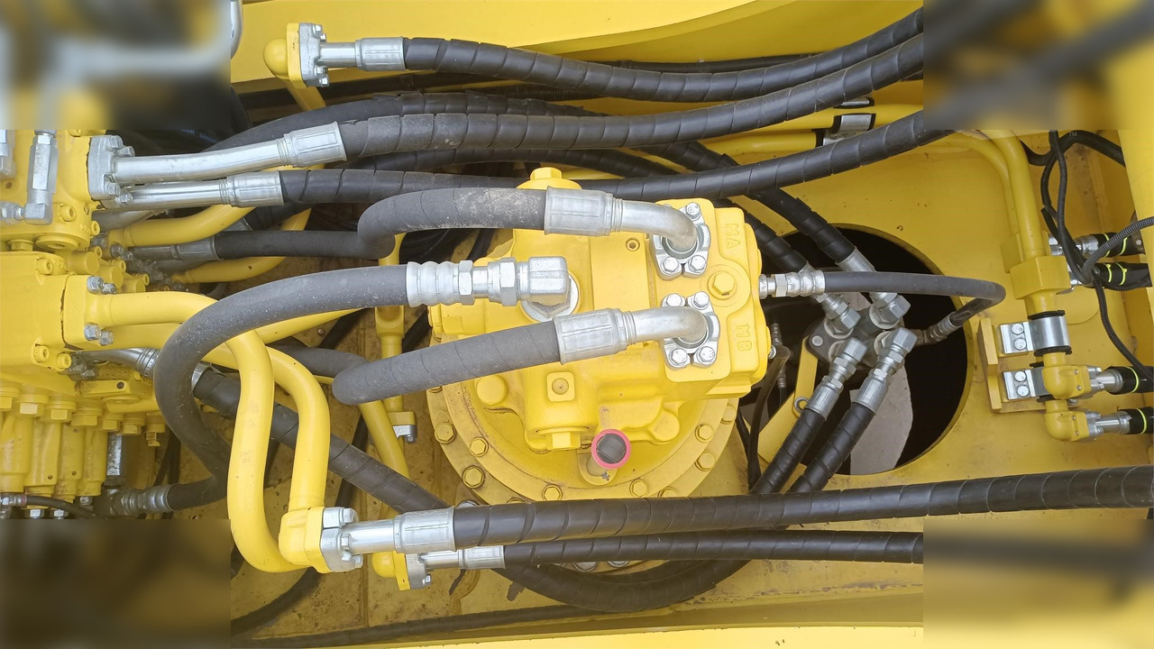 KOMATSU PC360-7 - Lánctalpas kotró: 3 kép. KOMATSU PC360-7 - Lánctalpas kotró: 3 kép.