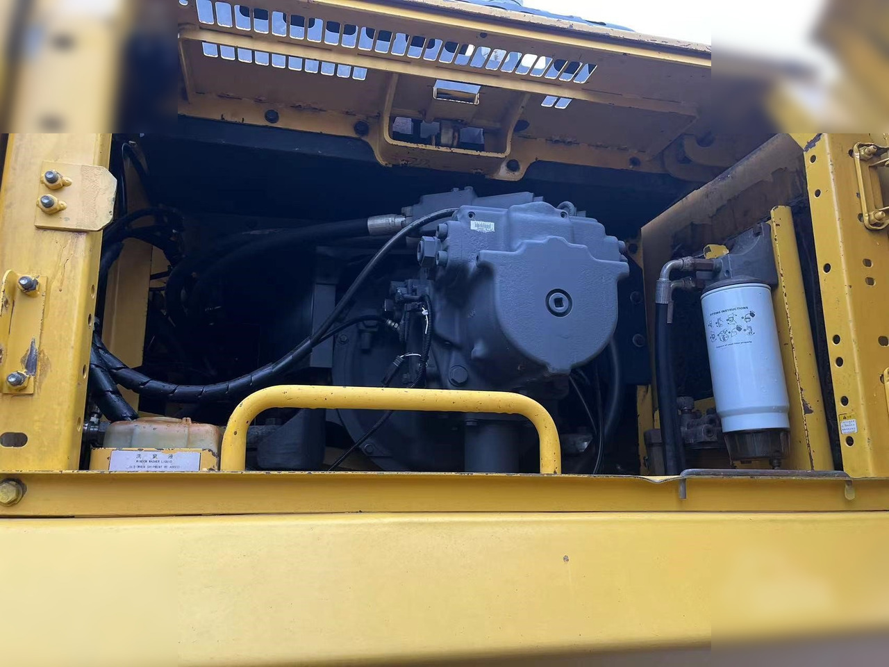 KOMATSU PC400-7 - Lánctalpas kotró: 4 kép. KOMATSU PC400-7 - Lánctalpas kotró: 4 kép.