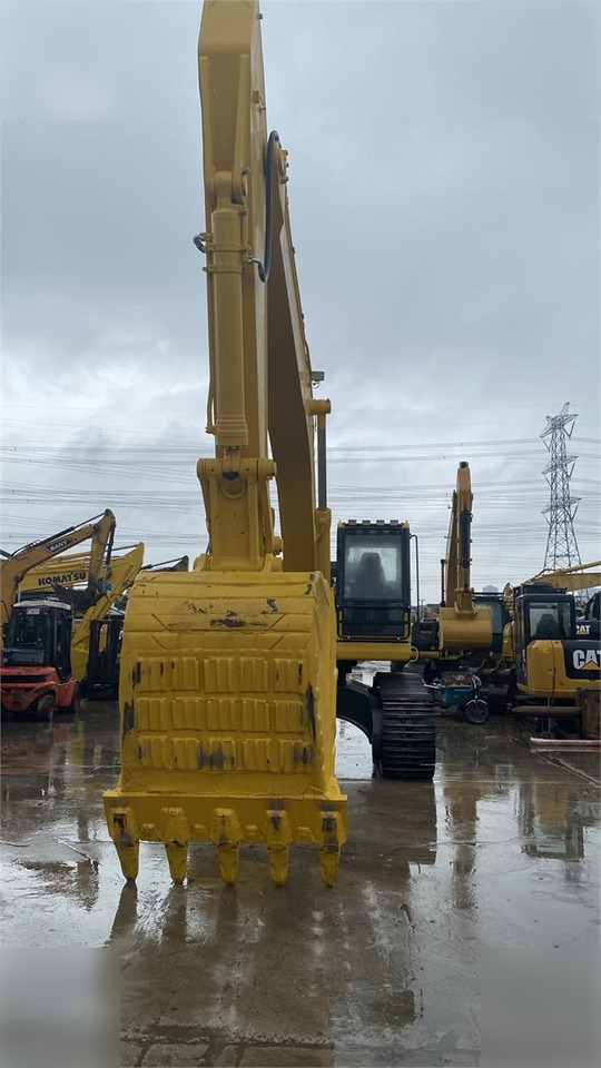 KOMATSU PC400-8 - Lánctalpas kotró: 5 kép. KOMATSU PC400-8 - Lánctalpas kotró: 5 kép.