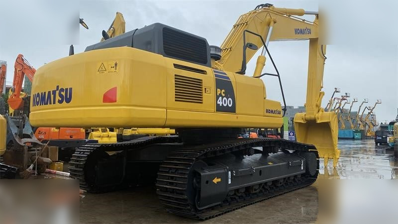 KOMATSU PC400-8 - Lánctalpas kotró: 4 kép. KOMATSU PC400-8 - Lánctalpas kotró: 4 kép.
