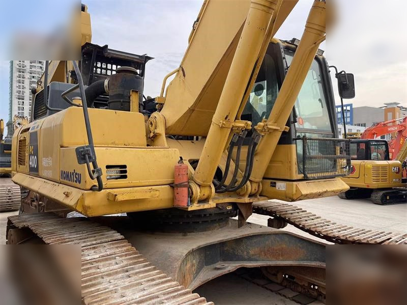 KOMATSU PC400-8 - Lánctalpas kotró: 5 kép. KOMATSU PC400-8 - Lánctalpas kotró: 5 kép.