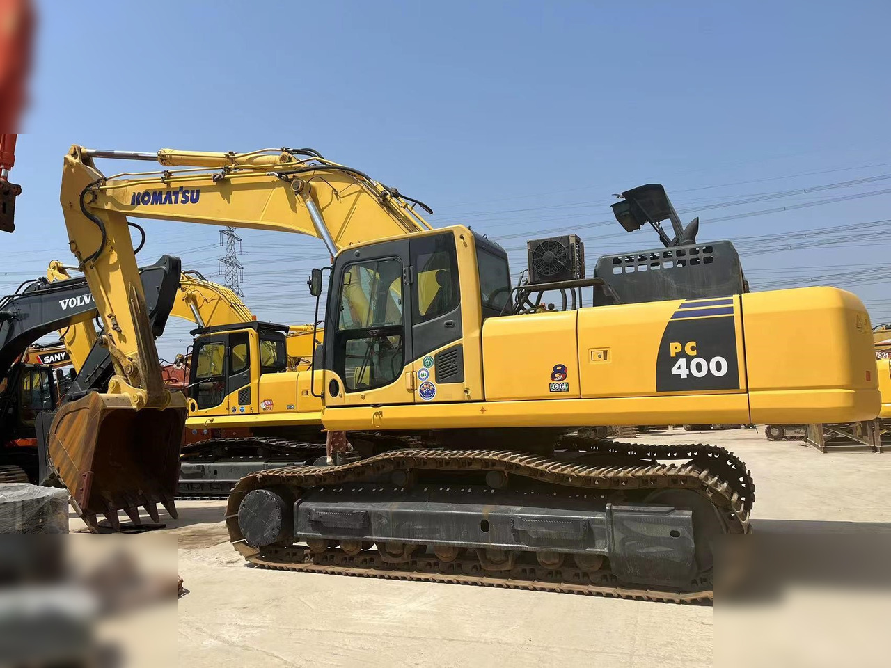 KOMATSU PC400-8 - Lánctalpas kotró: 1 kép. KOMATSU PC400-8 - Lánctalpas kotró: 1 kép.