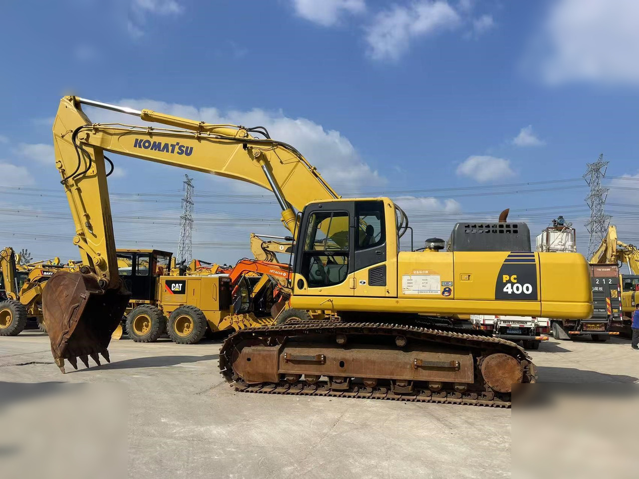 KOMATSU PC400-8 - Lánctalpas kotró: 1 kép. KOMATSU PC400-8 - Lánctalpas kotró: 1 kép.