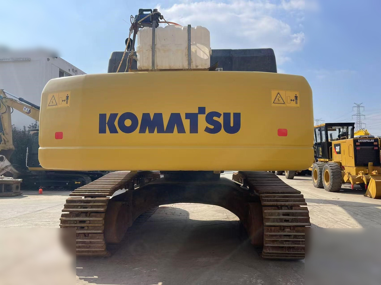 KOMATSU PC400-8 - Lánctalpas kotró: 3 kép. KOMATSU PC400-8 - Lánctalpas kotró: 3 kép.