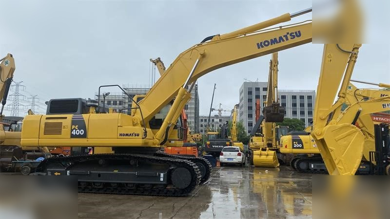 KOMATSU PC400-8 - Lánctalpas kotró: 1 kép. KOMATSU PC400-8 - Lánctalpas kotró: 1 kép.