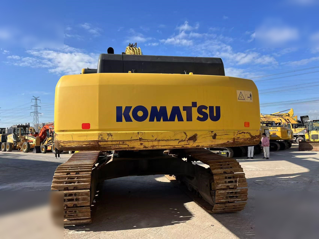 KOMATSU PC400-8R - Lánctalpas kotró: 3 kép. KOMATSU PC400-8R - Lánctalpas kotró: 3 kép.