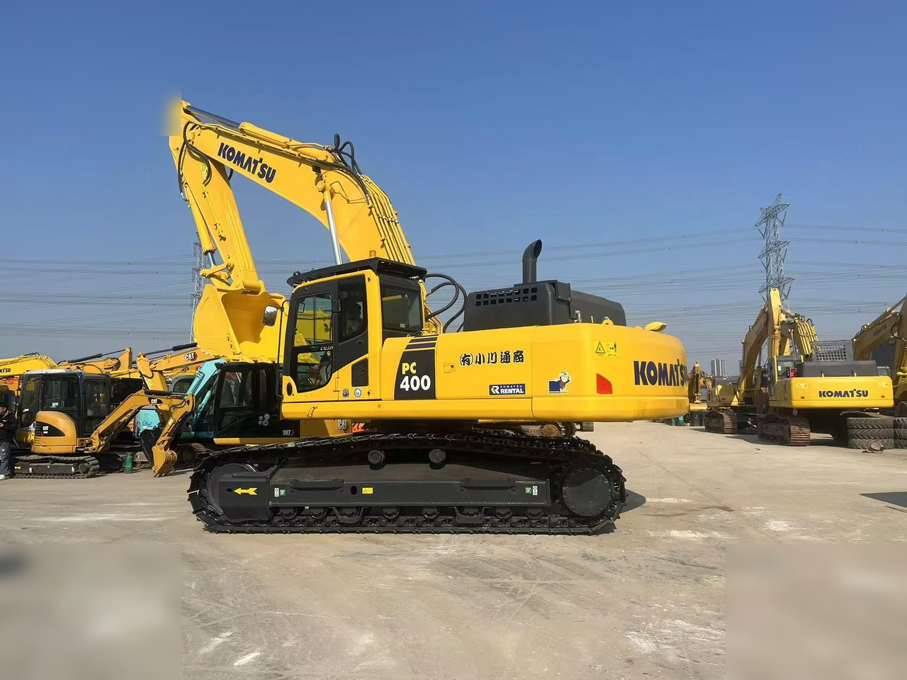 KOMATSU PC400-8R - Lánctalpas kotró: 2 kép. KOMATSU PC400-8R - Lánctalpas kotró: 2 kép.
