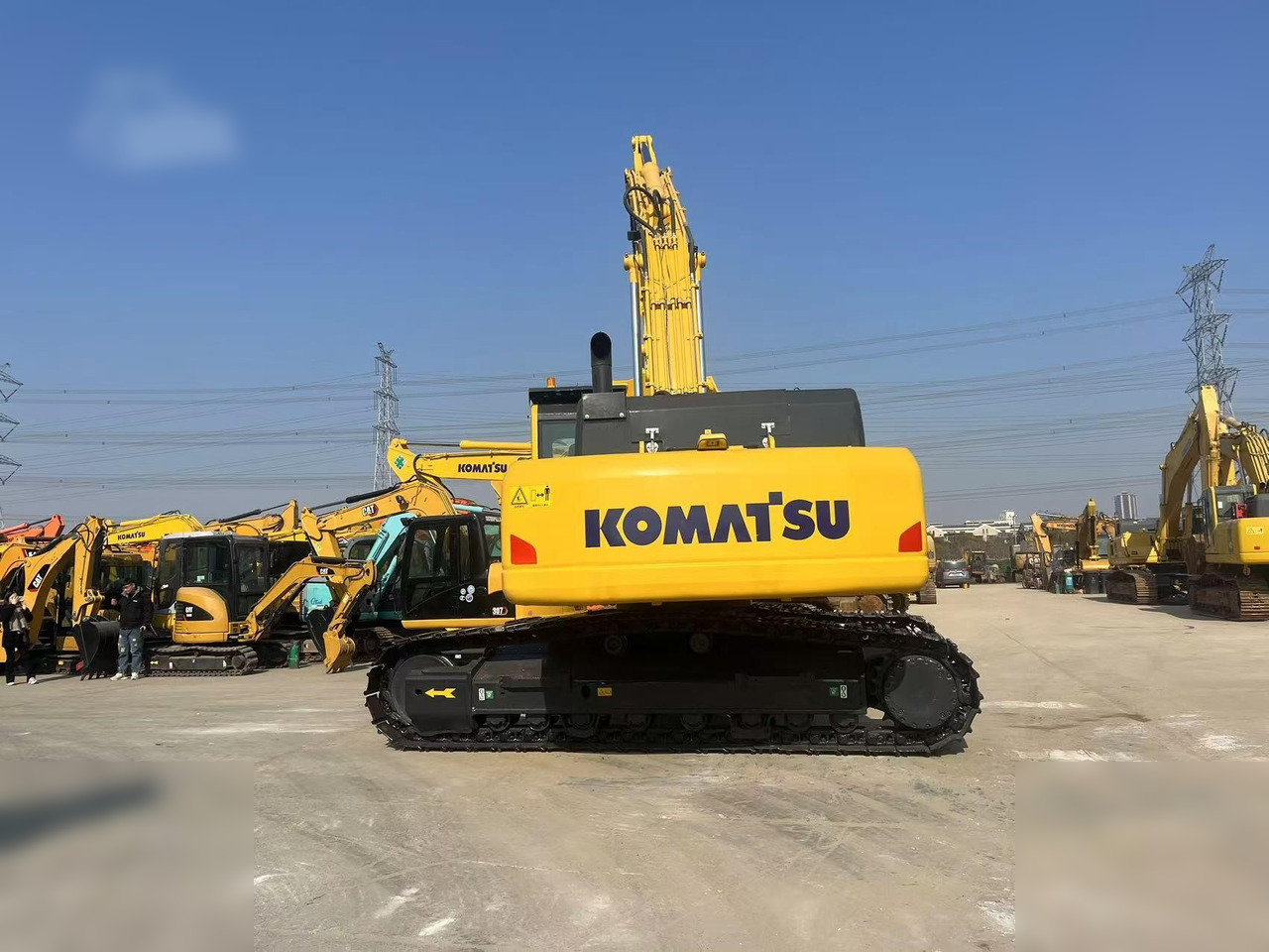 KOMATSU PC400-8R - Lánctalpas kotró: 3 kép. KOMATSU PC400-8R - Lánctalpas kotró: 3 kép.