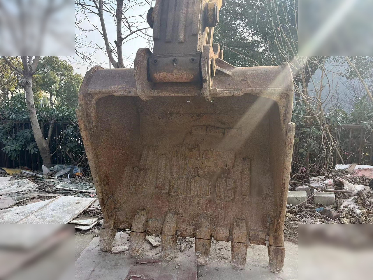 KOMATSU PC450-8 - Lánctalpas kotró: 5 kép. KOMATSU PC450-8 - Lánctalpas kotró: 5 kép.