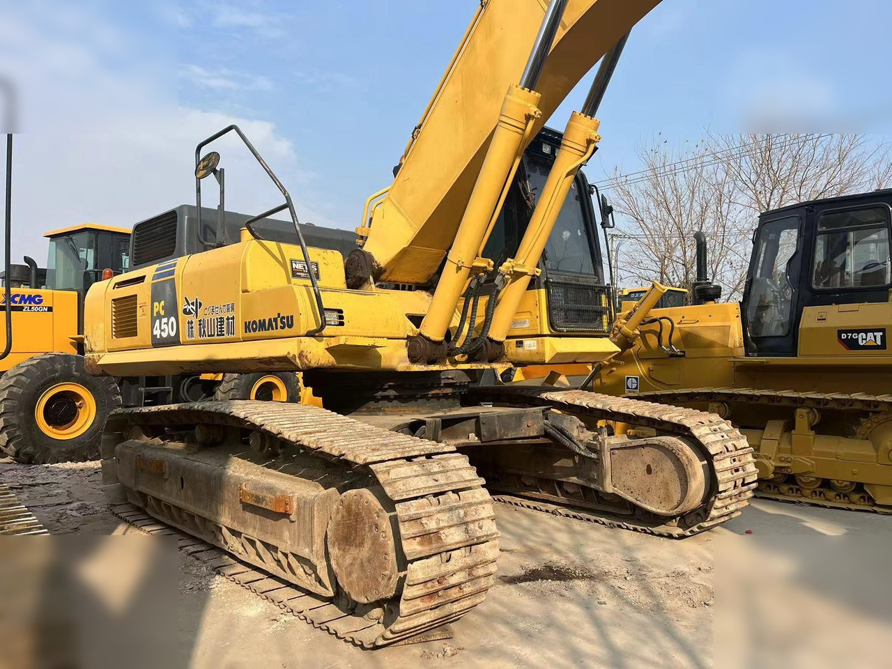 KOMATSU PC450-8 - Lánctalpas kotró: 1 kép. KOMATSU PC450-8 - Lánctalpas kotró: 1 kép.