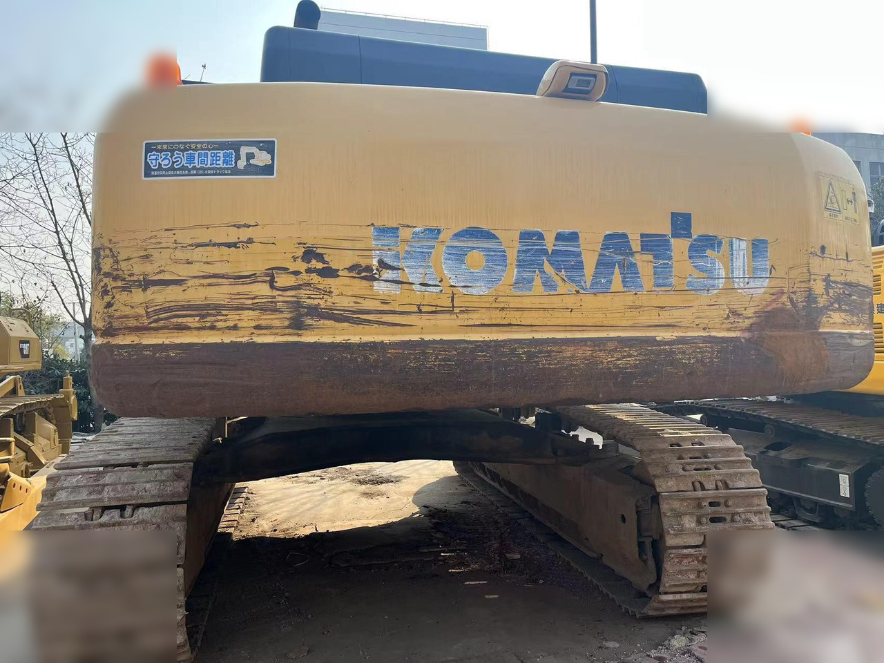 KOMATSU PC450-8 - Lánctalpas kotró: 4 kép. KOMATSU PC450-8 - Lánctalpas kotró: 4 kép.