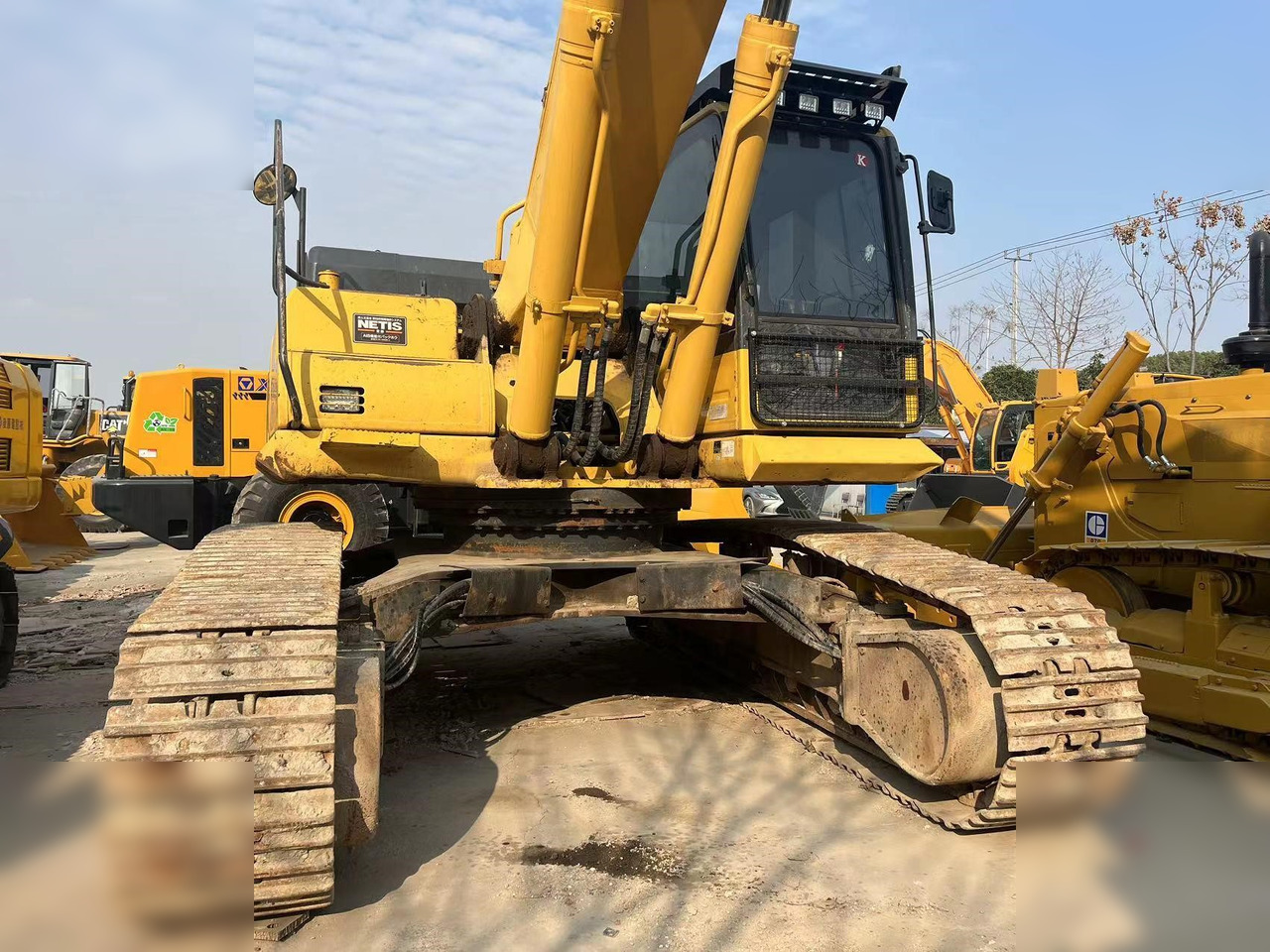 KOMATSU PC450-8 - Lánctalpas kotró: 3 kép. KOMATSU PC450-8 - Lánctalpas kotró: 3 kép.