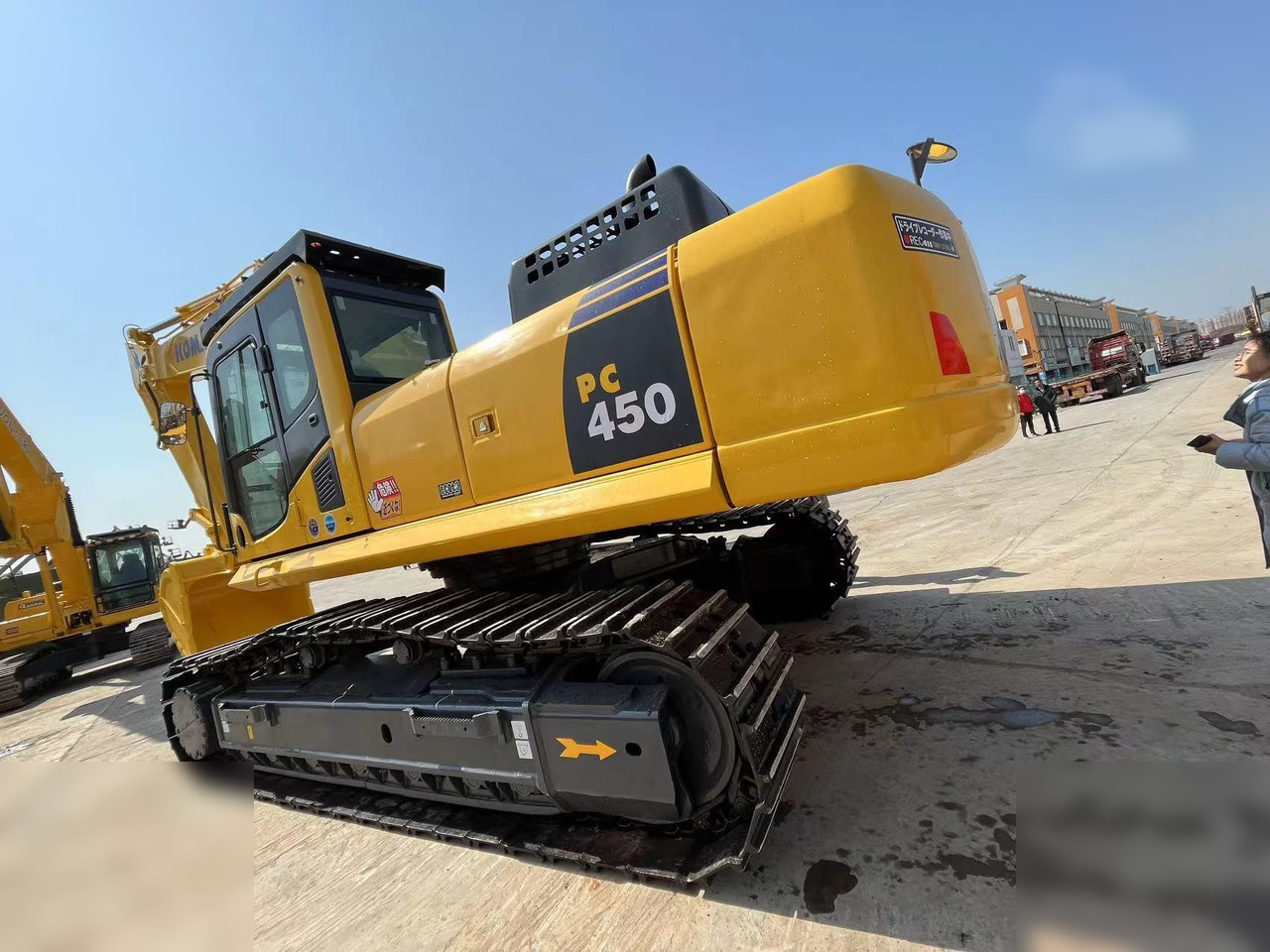 KOMATSU PC450 - Lánctalpas kotró: 4 kép. KOMATSU PC450 - Lánctalpas kotró: 4 kép.
