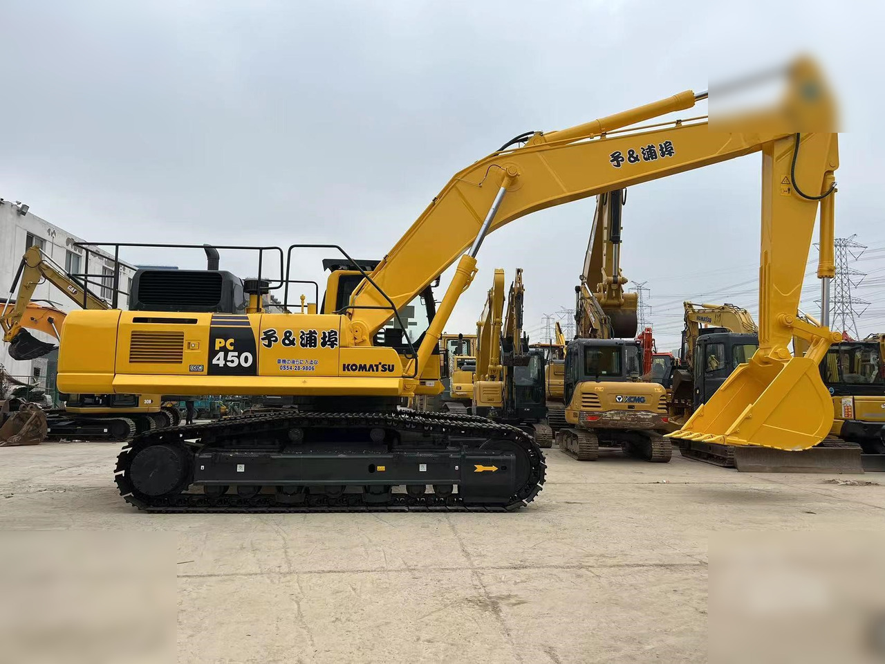 KOMATSU PC450 - Lánctalpas kotró: 1 kép. KOMATSU PC450 - Lánctalpas kotró: 1 kép.