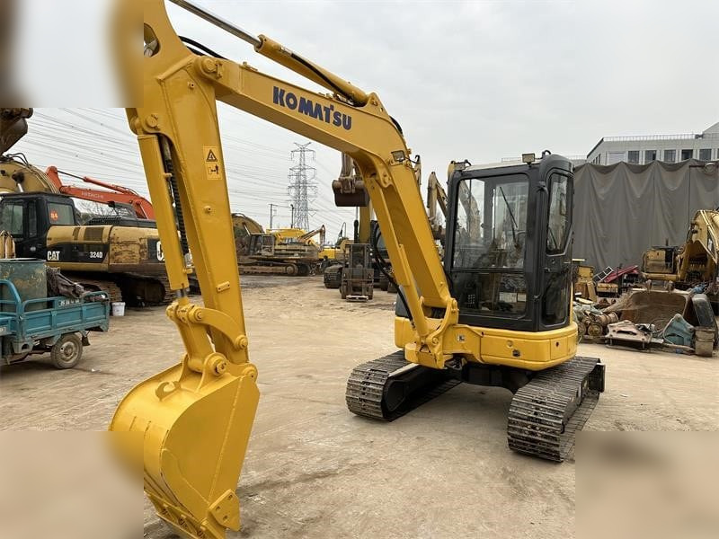 KOMATSU PC50MR-2 - Minikotró: 5 kép. KOMATSU PC50MR-2 - Minikotró: 5 kép.