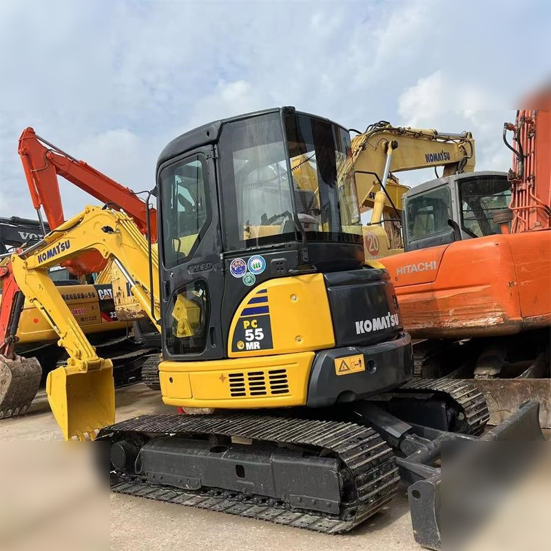 KOMATSU PC55MR-2 - Minikotró: 2 kép. KOMATSU PC55MR-2 - Minikotró: 2 kép.