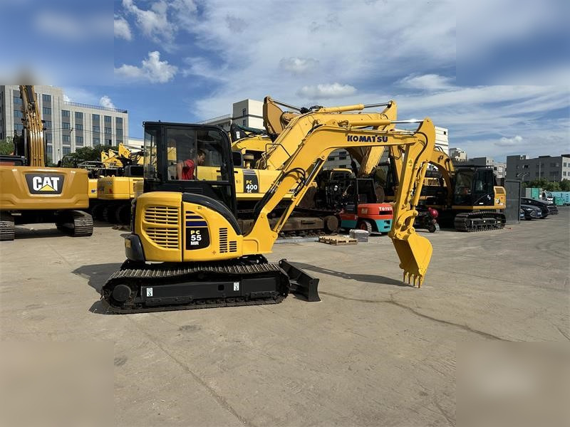 KOMATSU PC55MR-2 - Minikotró: 1 kép. KOMATSU PC55MR-2 - Minikotró: 1 kép.
