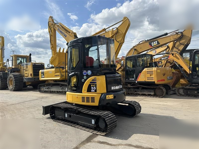 KOMATSU PC55MR-2 - Minikotró: 2 kép. KOMATSU PC55MR-2 - Minikotró: 2 kép.
