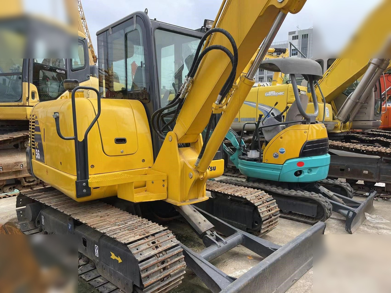 KOMATSU PC56-7 - Minikotró: 2 kép. KOMATSU PC56-7 - Minikotró: 2 kép.