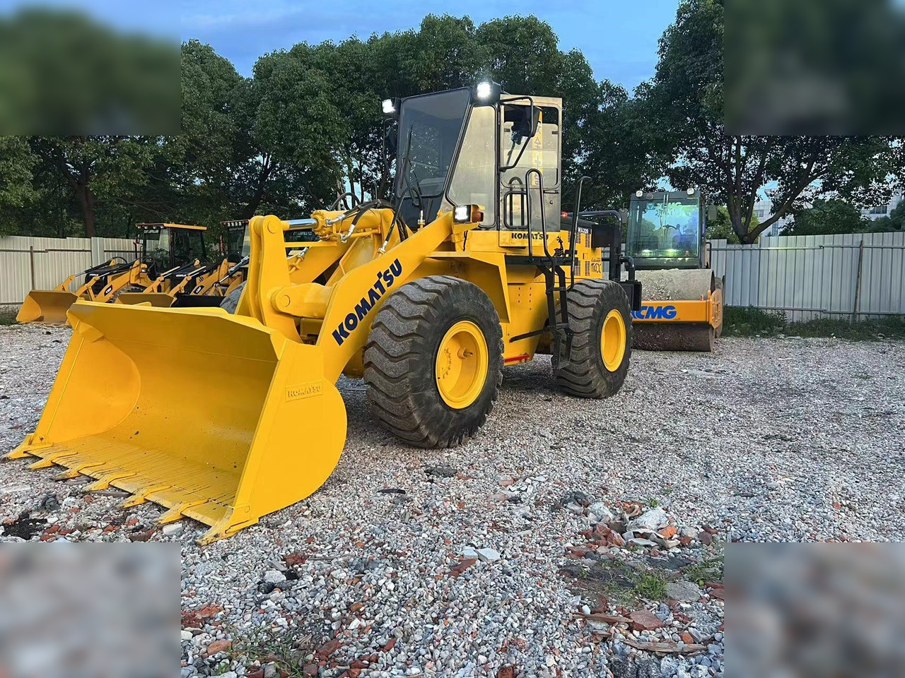 KOMATSU WA320-3 - Gumikerekes homlokrakodó: 1 kép. KOMATSU WA320-3 - Gumikerekes homlokrakodó: 1 kép.