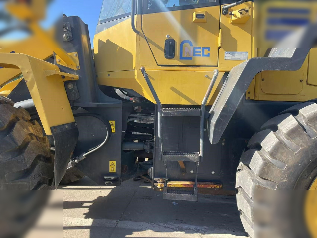 KOMATSU WA320-5 - Gumikerekes homlokrakodó: 4 kép. KOMATSU WA320-5 - Gumikerekes homlokrakodó: 4 kép.