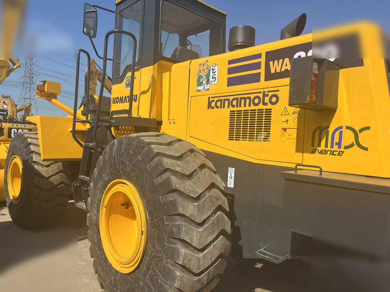 KOMATSU WA380-3 - Gumikerekes homlokrakodó: 5 kép. KOMATSU WA380-3 - Gumikerekes homlokrakodó: 5 kép.