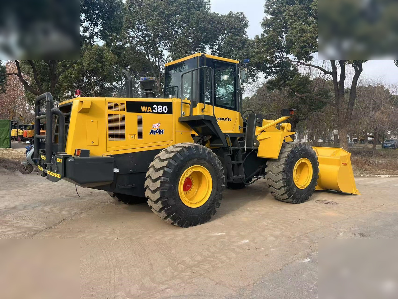 KOMATSU WA380-6 - Gumikerekes homlokrakodó: 1 kép. KOMATSU WA380-6 - Gumikerekes homlokrakodó: 1 kép.