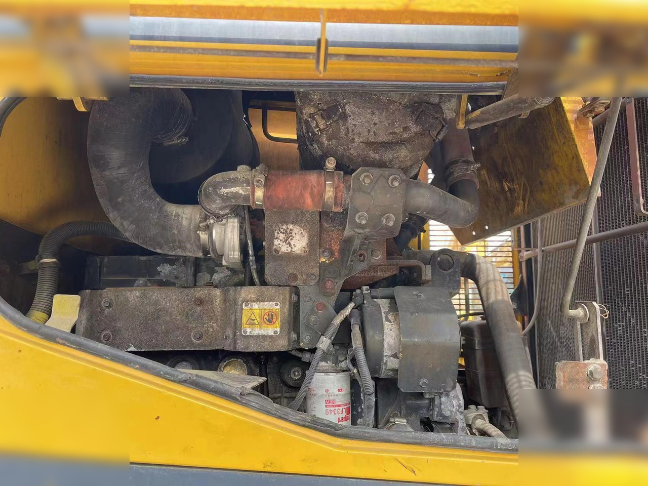 Gumikerekes homlokrakodó KOMATSU WA380Z-6: 11 kép.