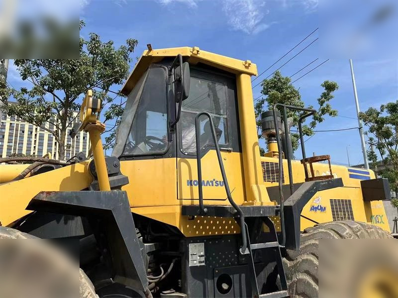 KOMATSU WA470-3 - Gumikerekes homlokrakodó: 5 kép. KOMATSU WA470-3 - Gumikerekes homlokrakodó: 5 kép.