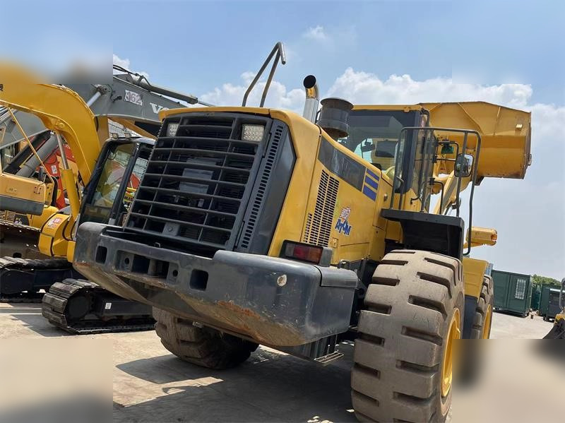 KOMATSU WA470-6 - Gumikerekes homlokrakodó: 5 kép. KOMATSU WA470-6 - Gumikerekes homlokrakodó: 5 kép.